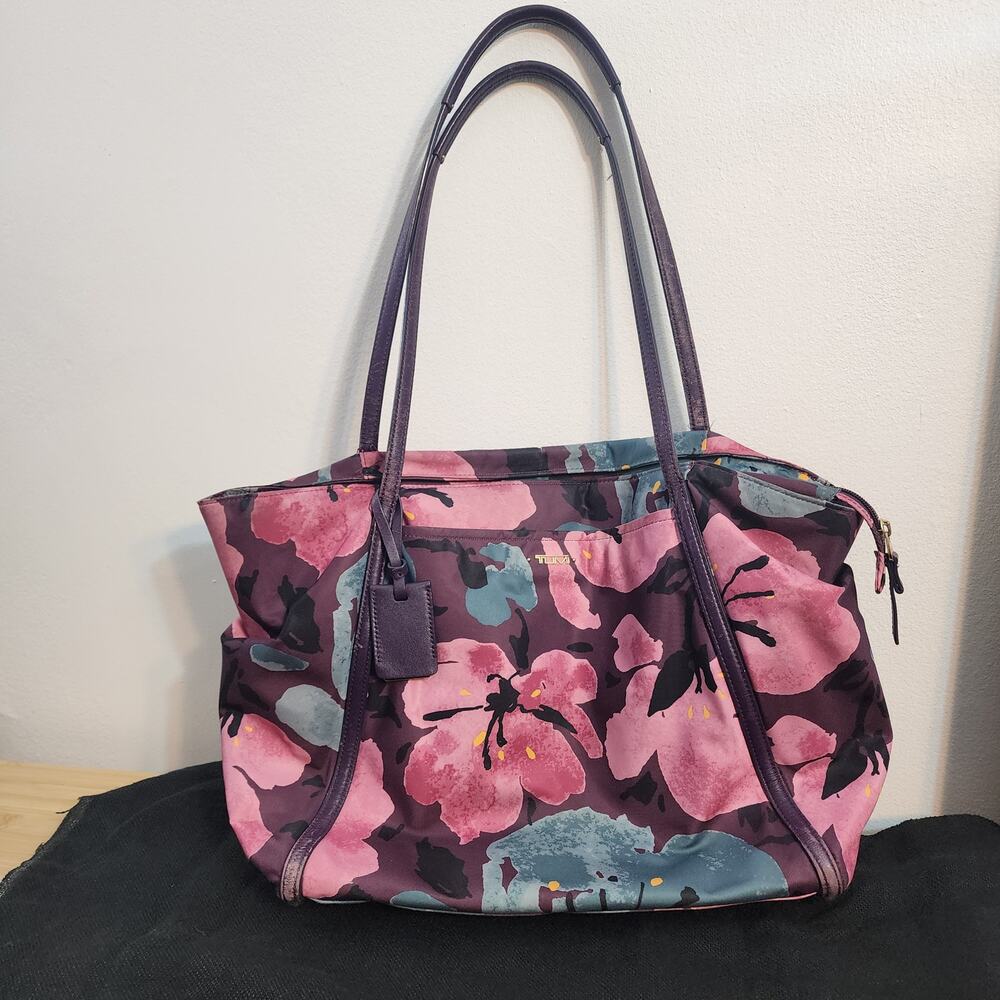TUMI voyager Tumi Voyageur Small Q Tote Bag in Peony Flor